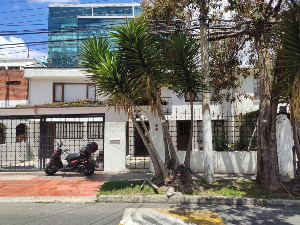 Acogedor Hostal Usaquen La Parada Del Tren Bogotá Extérieur photo