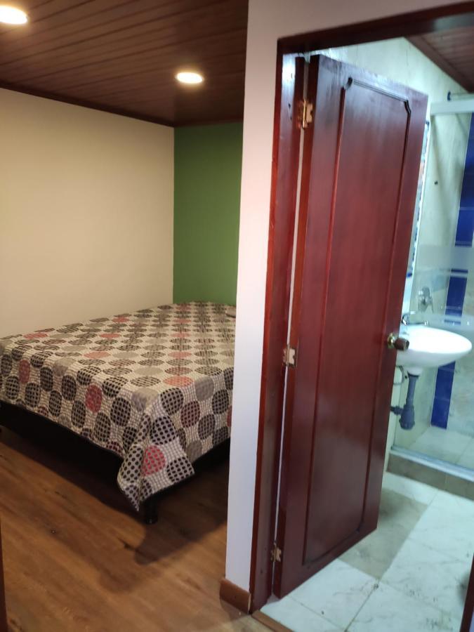 Acogedor Hostal Usaquen La Parada Del Tren Bogotá Extérieur photo