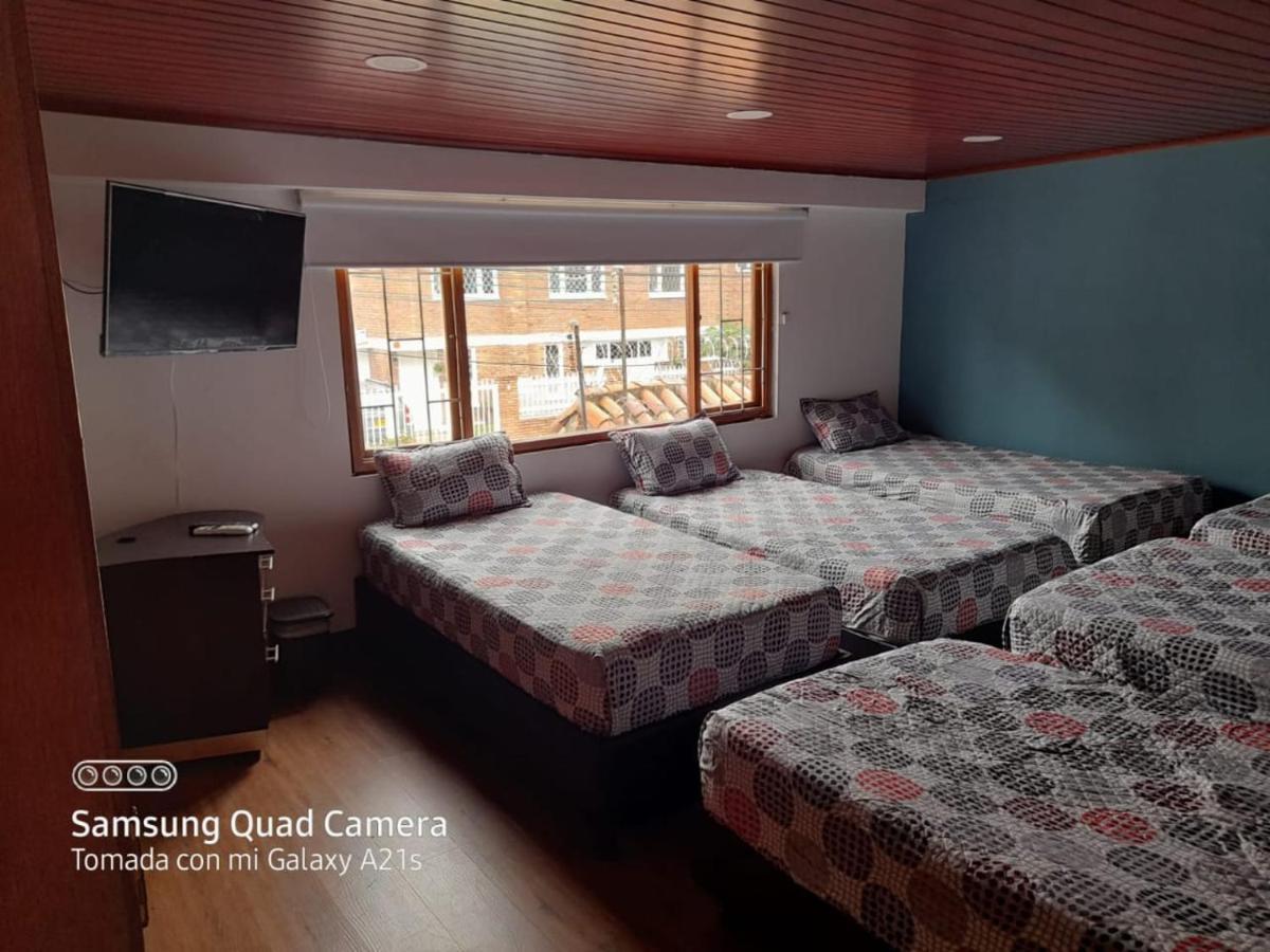 Acogedor Hostal Usaquen La Parada Del Tren Bogotá Extérieur photo
