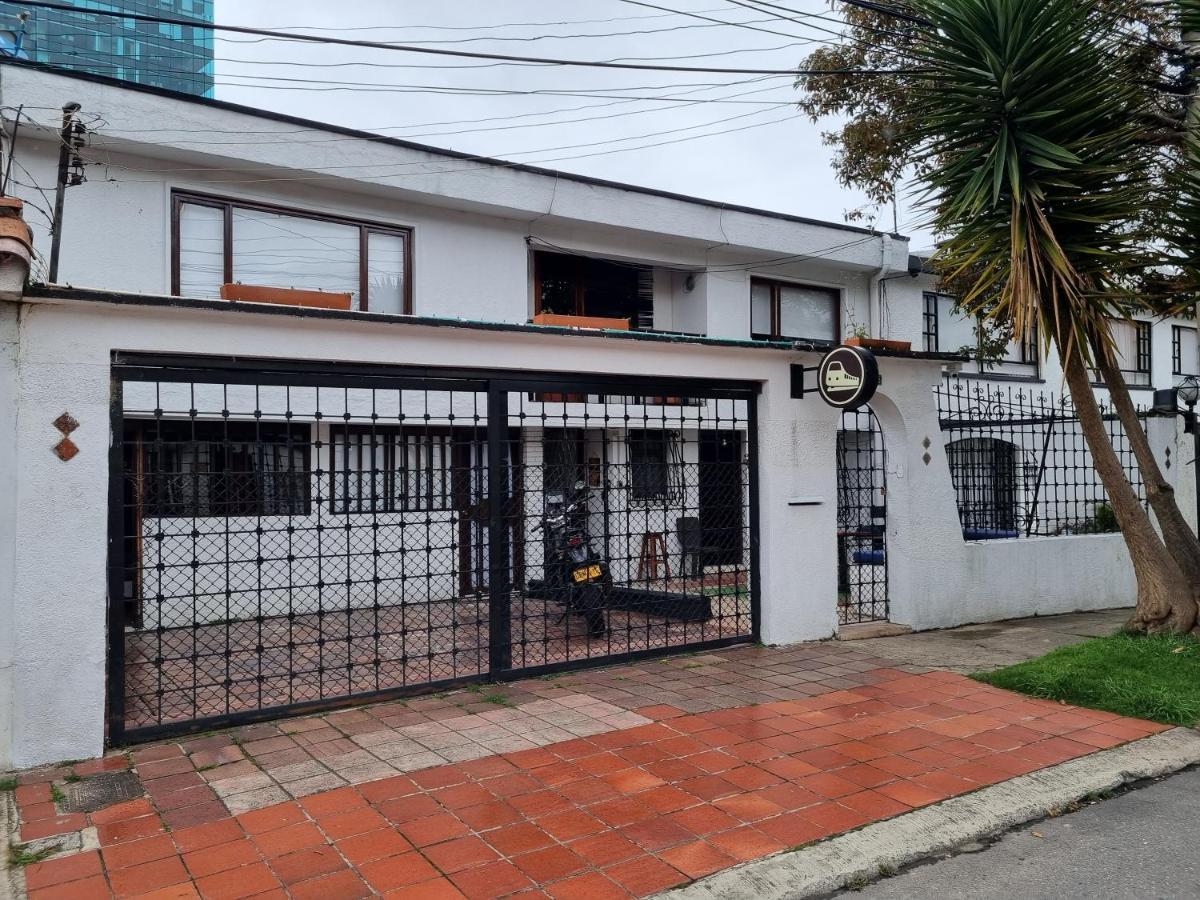 Acogedor Hostal Usaquen La Parada Del Tren Bogotá Extérieur photo
